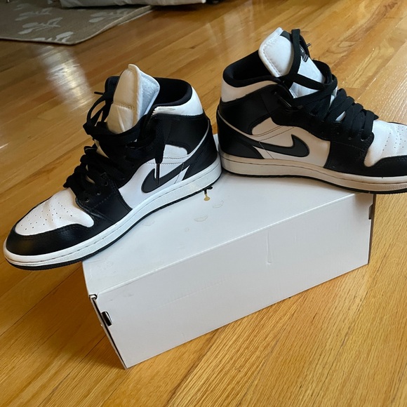 Nike Black and White High-Top Sneakers - Picture 6 of 8